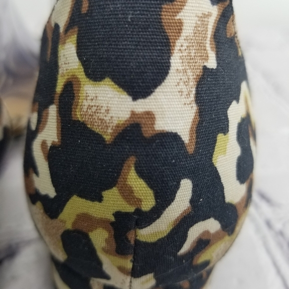 Cabi Kiki Leopard nimal print ankle strap block heels - Picture 5 of 11